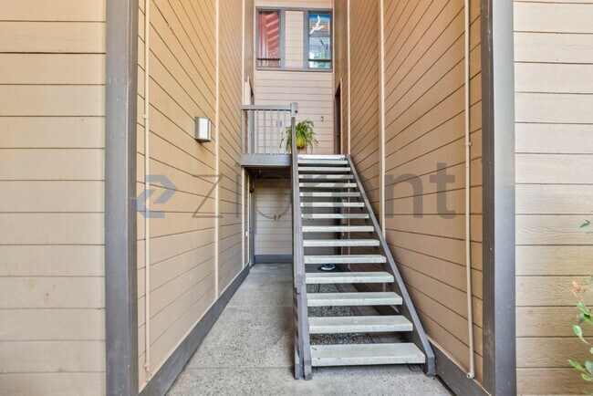 Building Photo - Unit 27