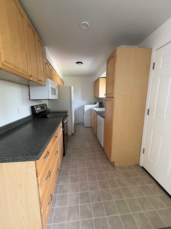 Building Photo - 4832 Flower Ct