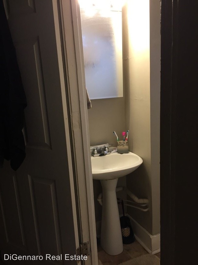 Building Photo - 196 Laburnam Crescent