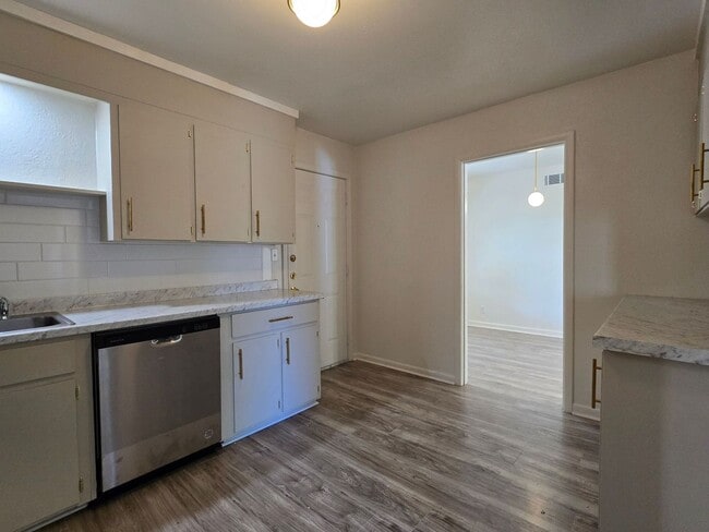Building Photo - PRICE REDUCTION - AVAILABLE NOW!