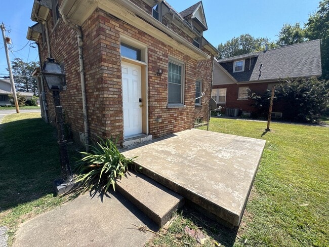 Building Photo - Paducah City Home