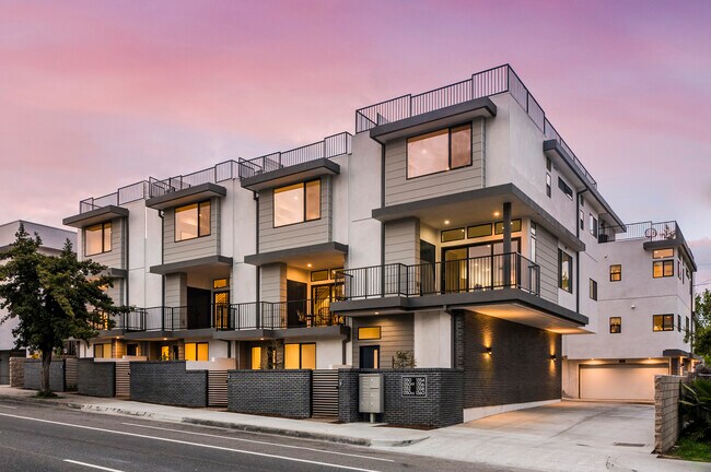 Foto del edificio - 1352 N Fairfax Ave