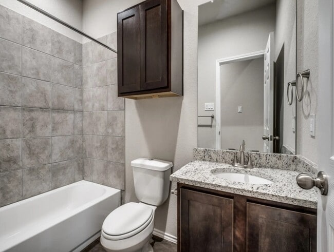 Foto del edificio - 624-626 Heather Way