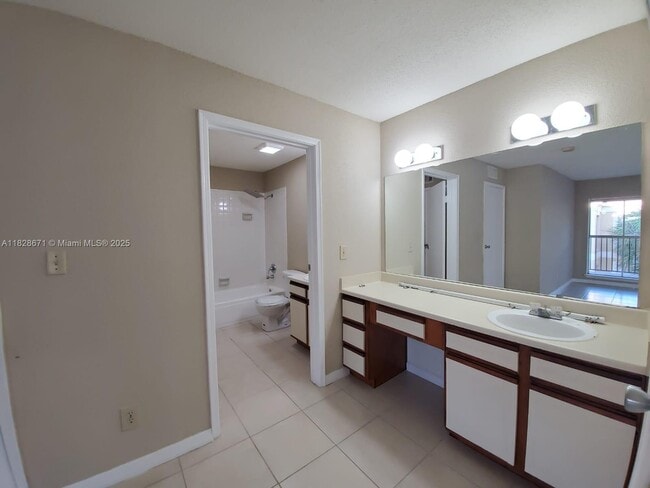 Building Photo - 833 Riverside Dr