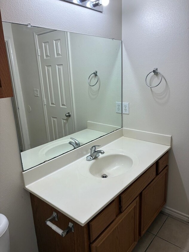 Foto principal - 810 N Belmont Ave