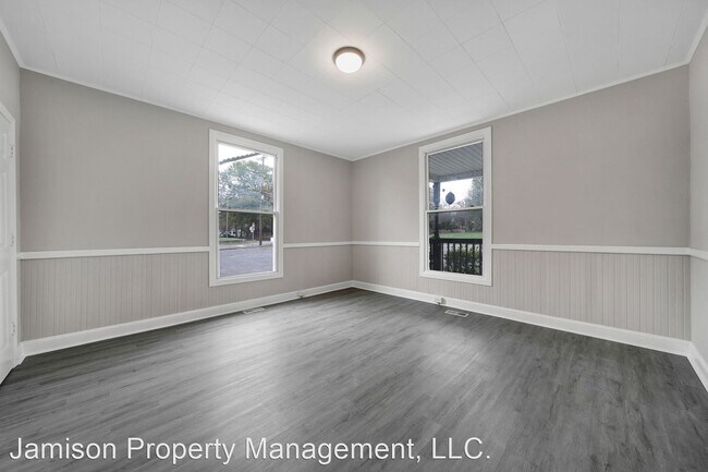 Building Photo - 3 br, 2 bath House - 324 E 3rd Ave