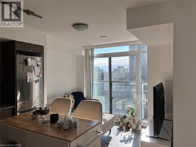 Building Photo - 170 Fort York Blvd