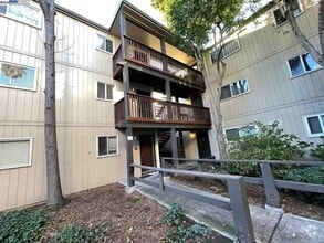 Building Photo - 1060 Oak Grove Rd