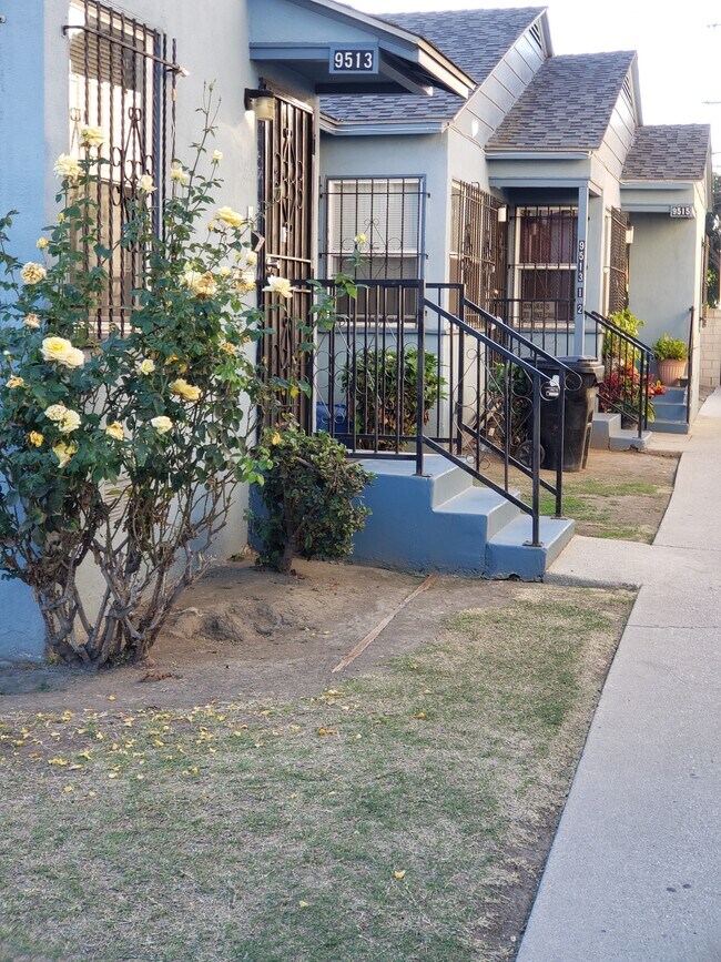 9513 1/2 Clovis Ave - 9513 Clovis Ave