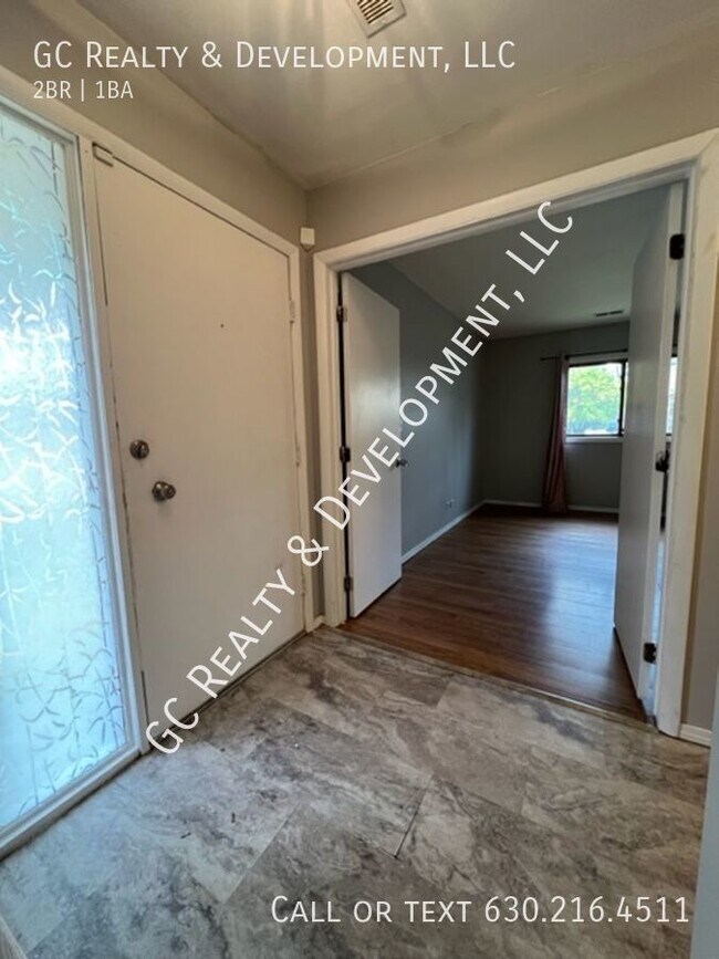 Foto del edificio - ***2 BDRM / NEWER KITCHEN & STAINLESS APPL...