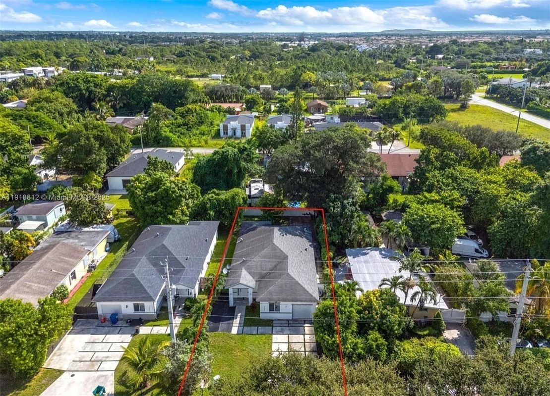 Foto del edificio - 23061 SW 124th Ct