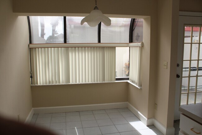 Foto del edificio - Available now!