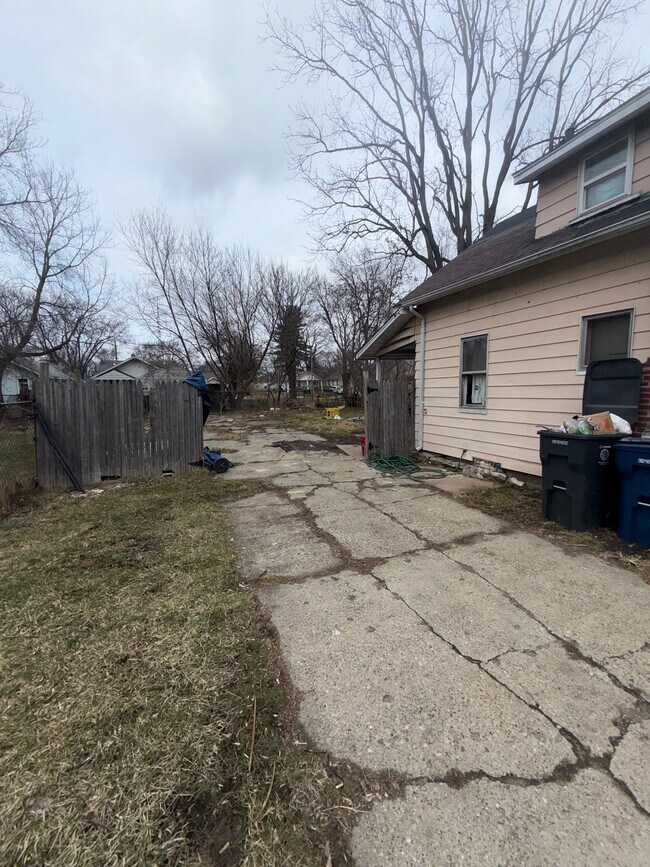 Foto del edificio - 1218 Pinehurst Ave