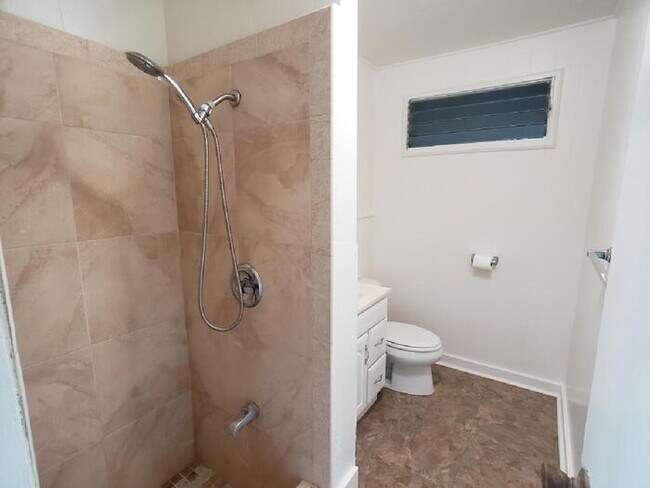 Foto del edificio - WAOLANI ST 2/1 cottage, yard w/ service