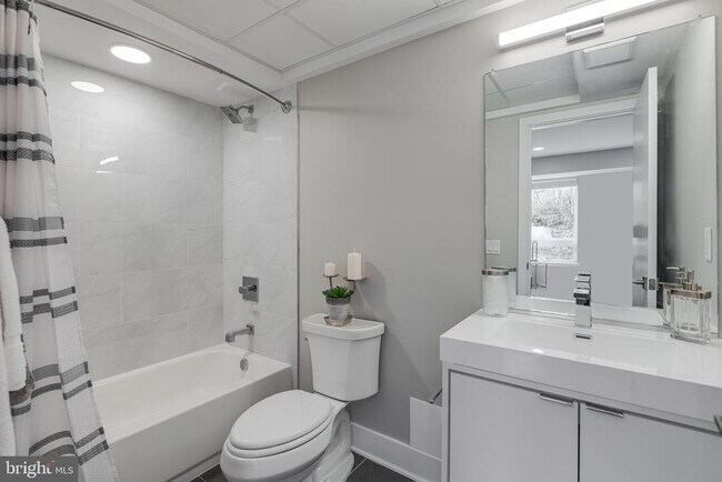 Foto del edificio - 1952 Bryn Mawr Ave