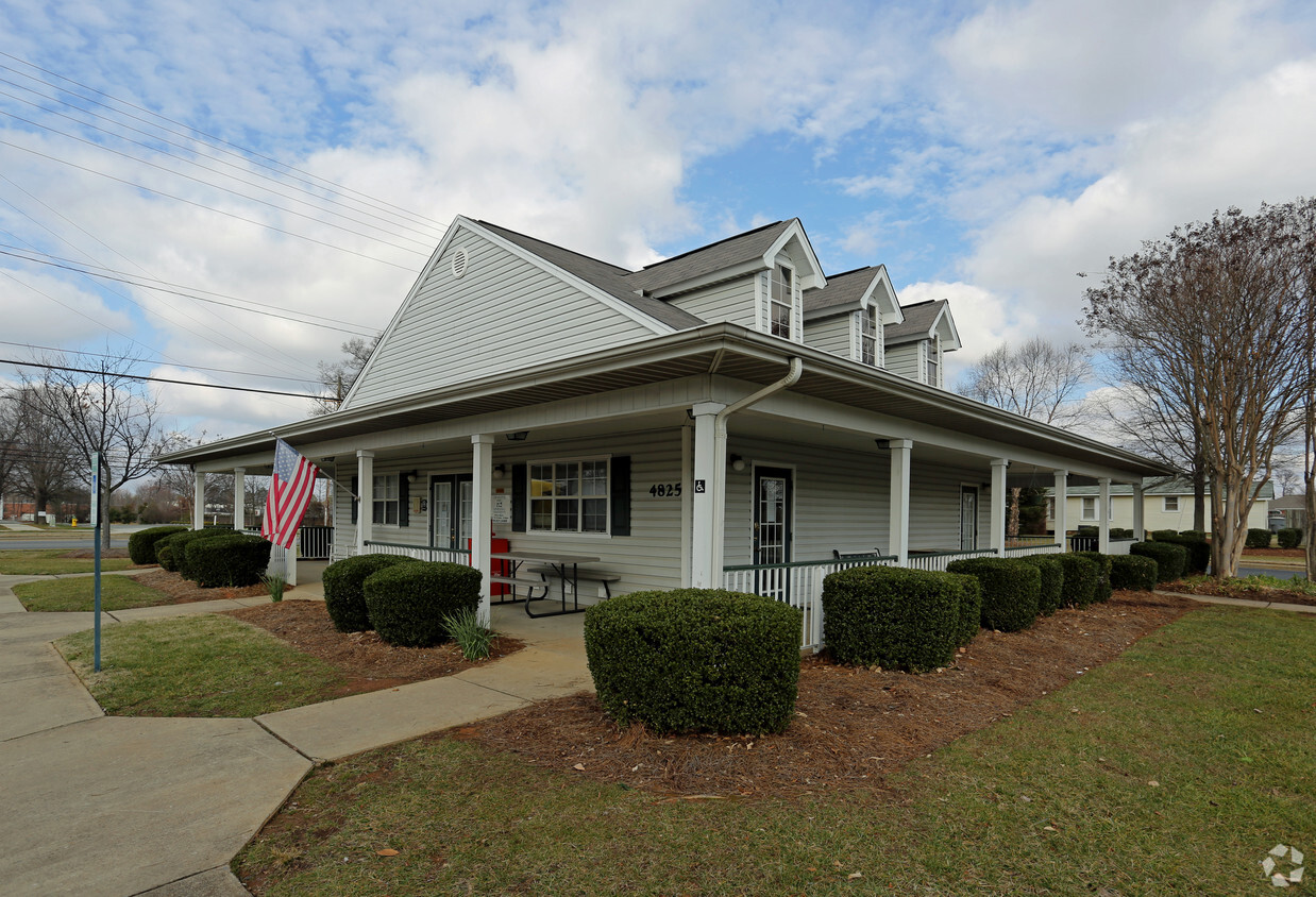 Primary Photo - Charlotte Spring