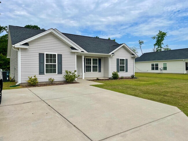 Foto del edificio - AVAILABLE NOW! - easy commute to the beaches via Hwy 9