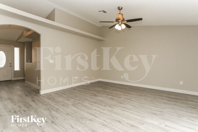 Foto del edificio - 3313 Back Country Dr