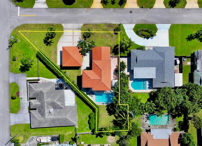 Foto del edificio - 6401 Travis Rd