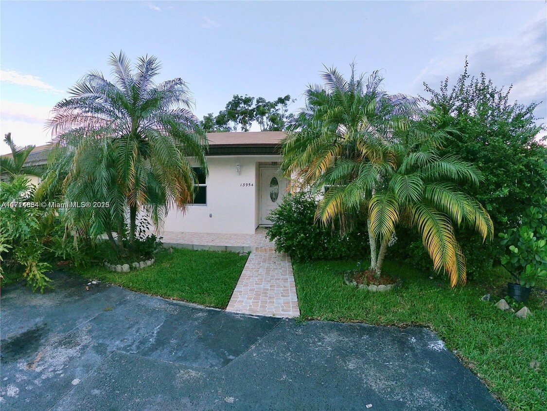 Foto principal - 13954 SW 55th St