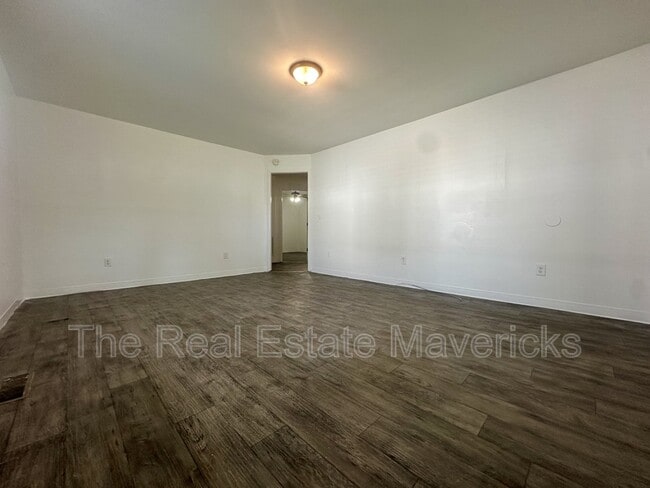Building Photo - 575 SE Gaut St