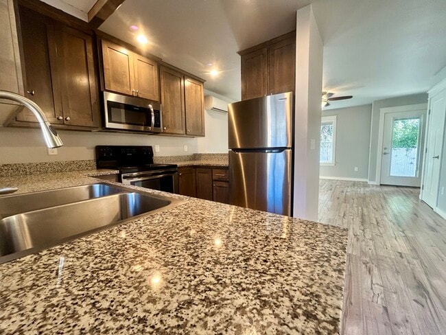 Building Photo - 218 N Shasta Ave