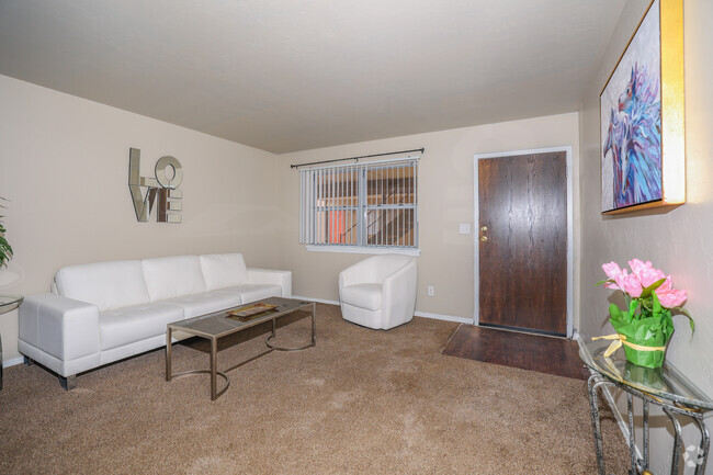 2BR, 1.5BA - 760SF - Living Area - Oak Park Village