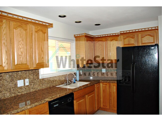Building Photo - 42605 Kansas St