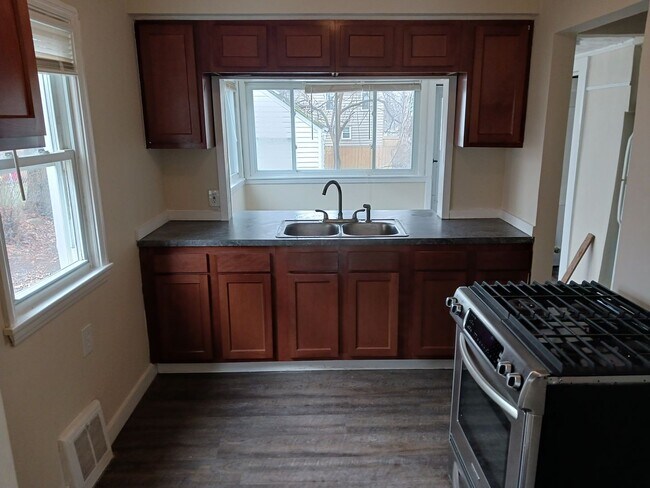 Building Photo - RARE VACANCY - CUYAHOGA FALLS.  A NICE 3 B...