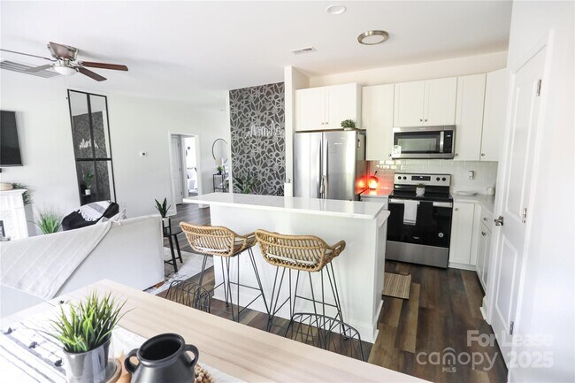 Foto del edificio - 2734 Kendrick Ave