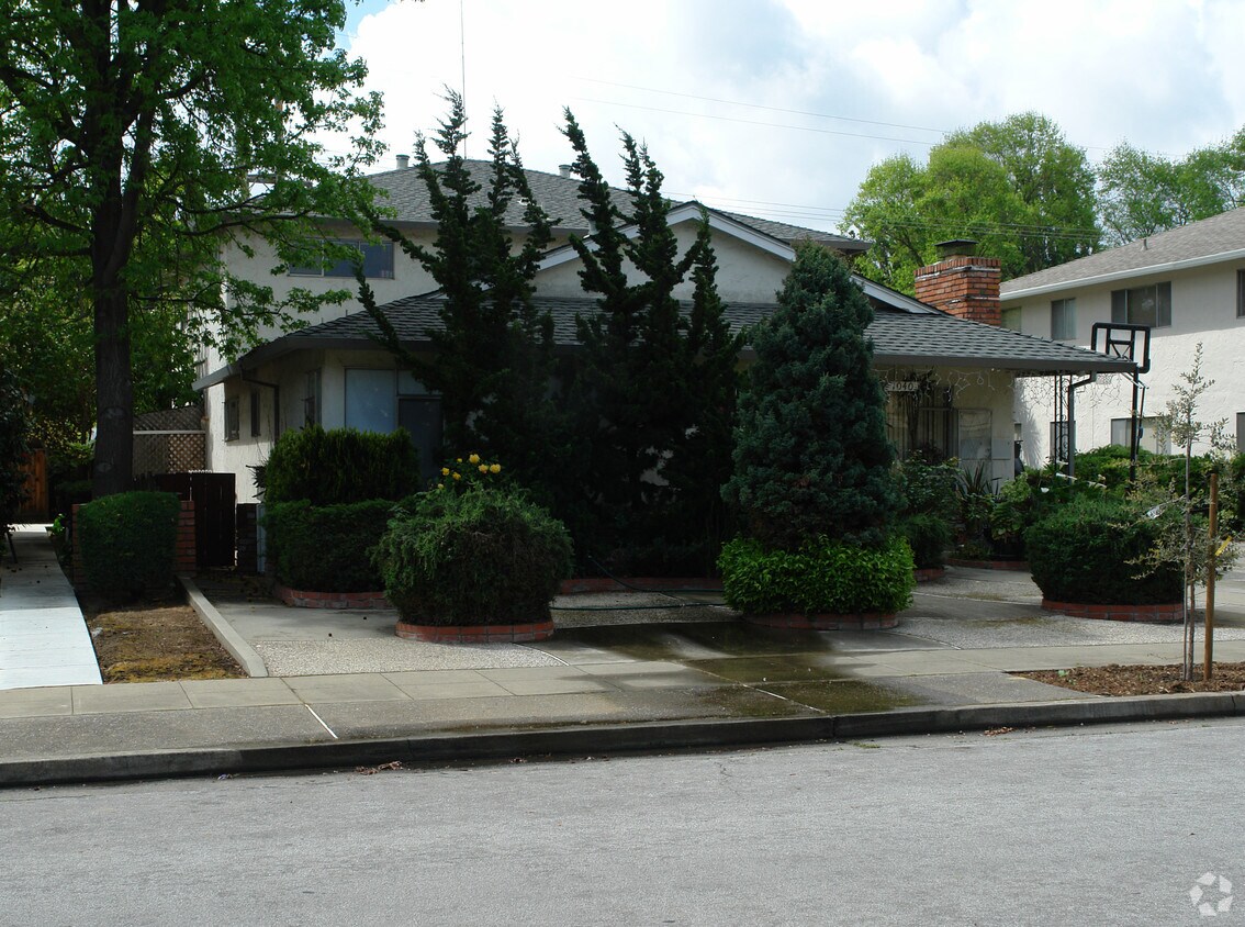 Foto del edificio - 1040 W Iowa Ave