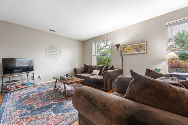 Foto del edificio - 4137 Castleman Ave