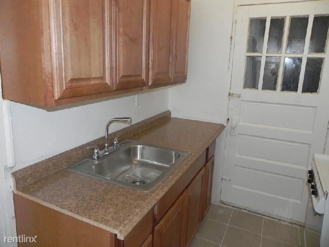 Foto del edificio - 5051 N Glenwood Ave