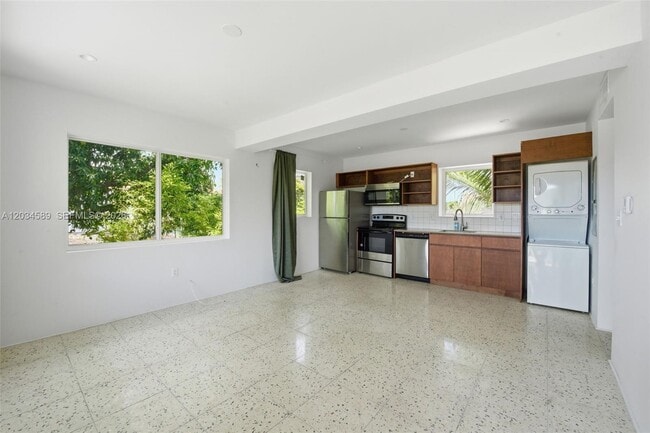 Foto del edificio - 127 NW 74th St