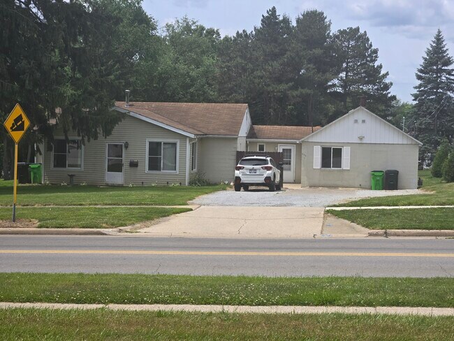 Izquierda: Unidad A, Derecha: Unidad B - 836 Oak Hill Rd