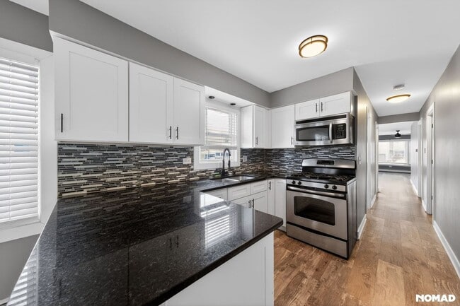 Foto del edificio - 7249 W Belmont Ave