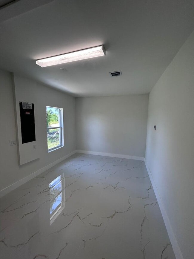 Building Photo - 2119 Armour Rd