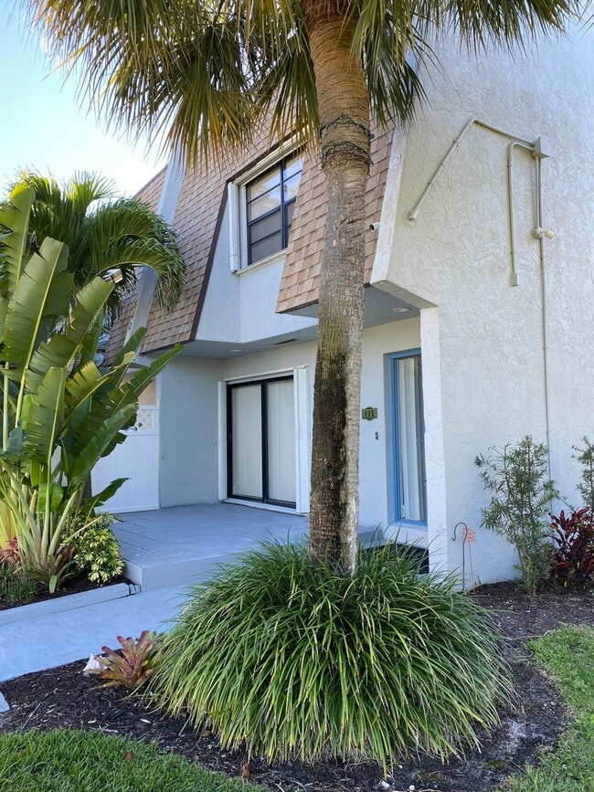 Building Photo - 540 Canal Point S