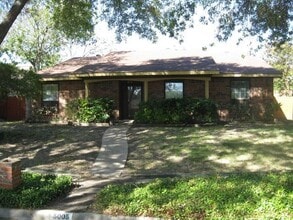 Building Photo - 5005 Galaxie Rd
