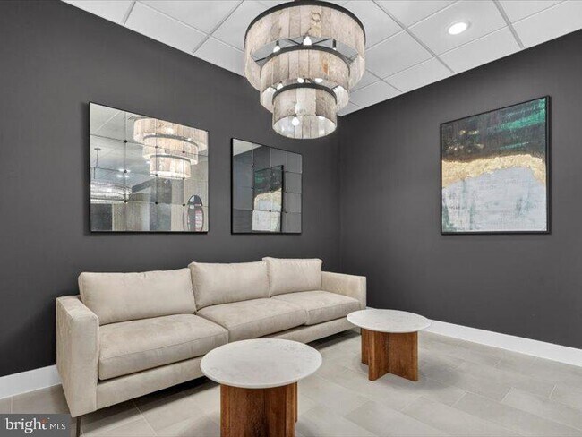 Building Photo - 624 Main St