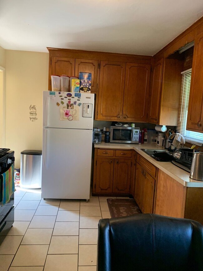 Building Photo - Beautiful 4 Bedroom 1 Bathroom in North Mi...