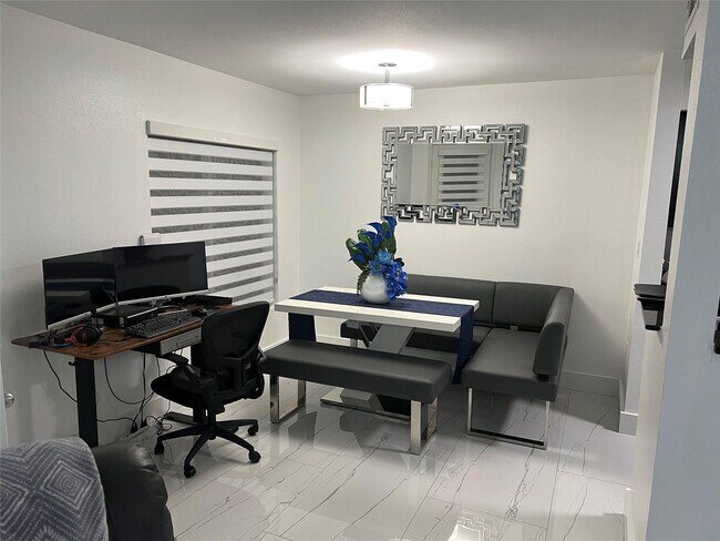 Foto del edificio - 2425 NW 33rd St