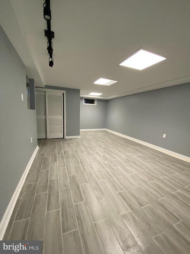Foto del edificio - 27 E 8th Ave