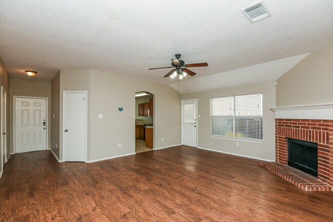 Building Photo - 2713 Briscoe Dr