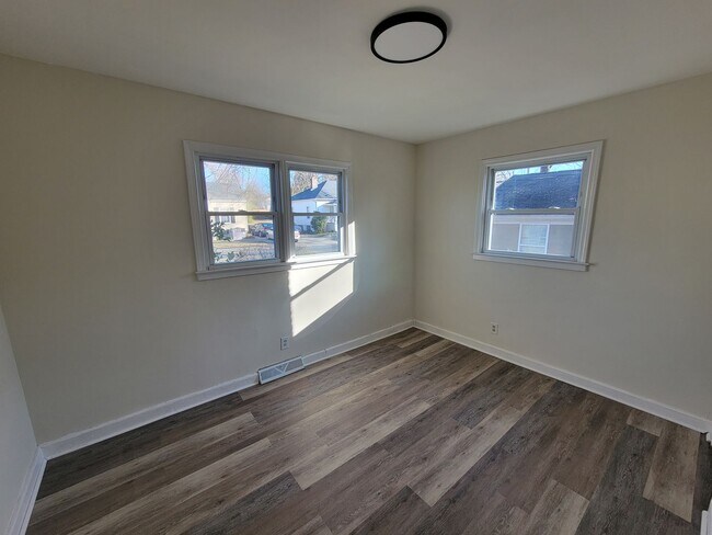 Foto del edificio - 3 Bedroom 1 Bathroom House Coming Soon