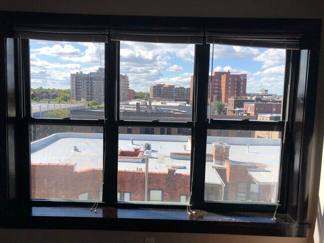 Foto del edificio - 846 W Montrose Ave