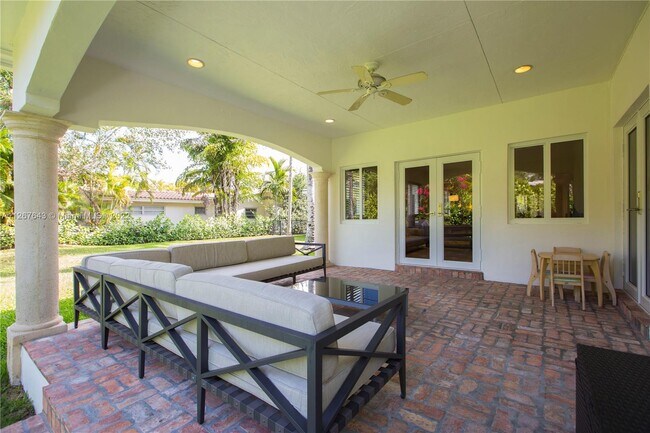 Building Photo - 6601 Riviera Dr