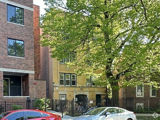 Building Photo - 2432 N Linden Pl