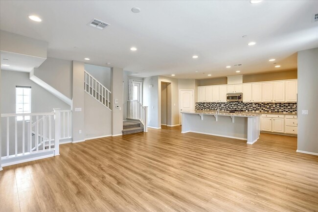 Building Photo - 458 Stratus Ln