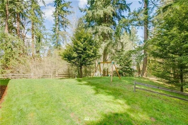 Building Photo - Beautiful 5 Bedroom 4 Bathroom Home in Lake Forest Park!